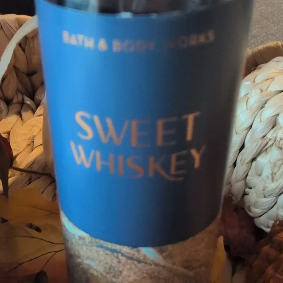 Bath & Body Works Sweet Whiskey Fragrance Mist - Black and Gold - Picture 2 of 4